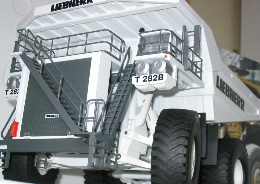 Modèles Réduits Conrad 1:50 - Pelle Liebherr 994 Et Tombereau Liebherr T282 B - Occasion