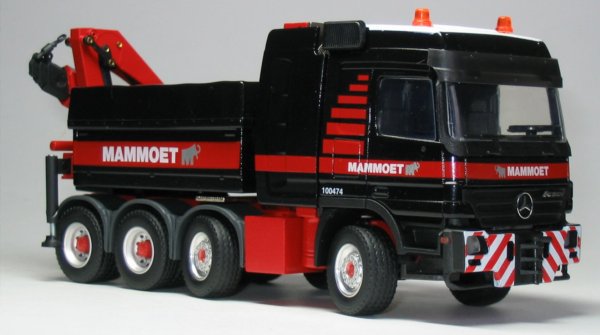 Miniature Construction World - Mammoet Actros SLT Model