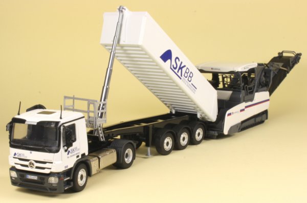 Miniature MERCEDES Arocs 4x2 avec benne SCHMITZ CARGOBULL 3 Essieux